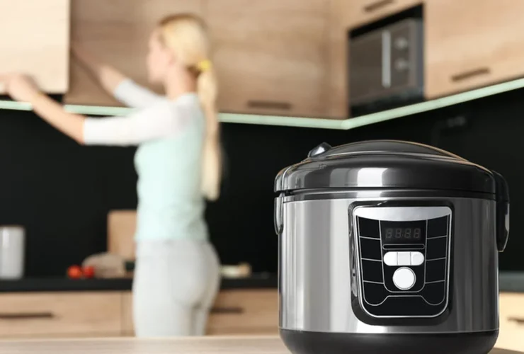 Multicuiseur dans une cuisine pour préparer des recettes du quotidien