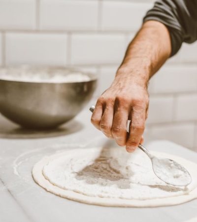Illustration culinaire pour l’article : Pizza maison : organiser ses courses et sa préparation sans rien oublier
